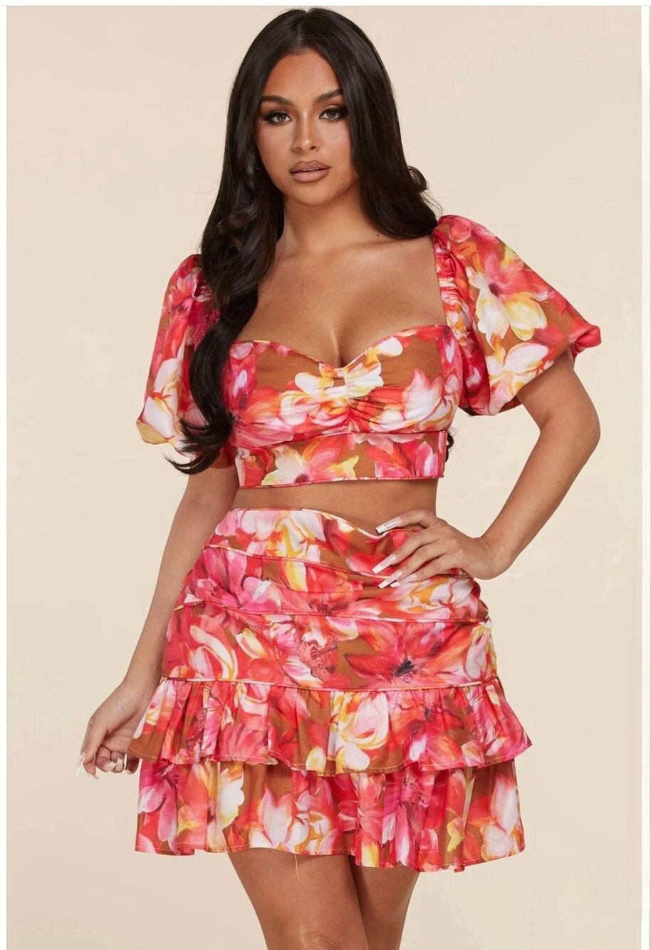L’ATISTE size L crop lace up top & mini ruffle mini skirt set